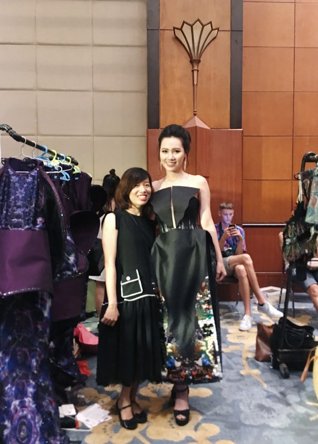 MC Minh Hà rực rỡ, quyền lực trong trang phục do sinh viên thời trang thiết kế0.07795614000147777