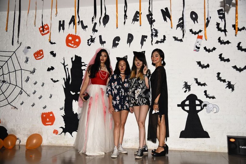 &#8220;R&#7907;n t&#243;c g&#225;y&#8221; v&#7899;i c&#225;c thi&#7871;t k&#7871; th&#7901;i trang &#273;&#234;m Halloween0.07168034779892574