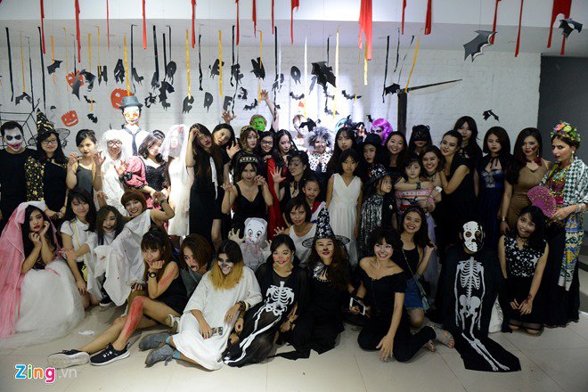 'Ma n&#7919;' xinh &#273;&#7865;p xu&#7845;t hi&#7879;n tr&#432;&#7899;c &#273;&#234;m Halloween0.5646254722112825